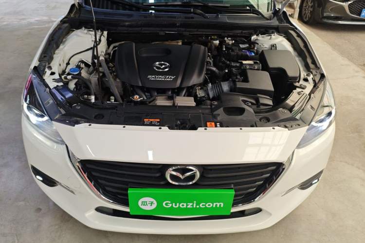 Used Mazda 3 Axela 2019 Cloud-Controlled Sedan 1.5L Automatic Luxury Model China VI Standard Engine Bay