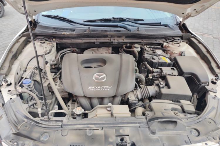 Used Mazda 3 Axela 2019 Cloud-Controlled Sedan 1.5L Automatic Luxury Model China VI Standard Engine Bay