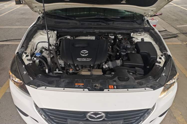 Used Mazda 3 Axela 2019 Cloud-Controlled Version Sedan 1.5L Automatic Comfort Trim China VI Standard Engine Bay
