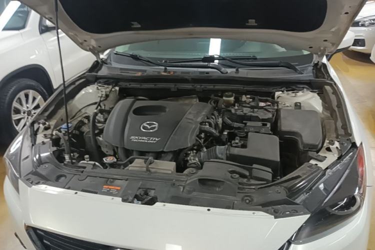 Used Mazda 3 Axela 2019 Cloud-Controlled Sedan 1.5L Automatic Luxury Model China VI Standard Engine Bay