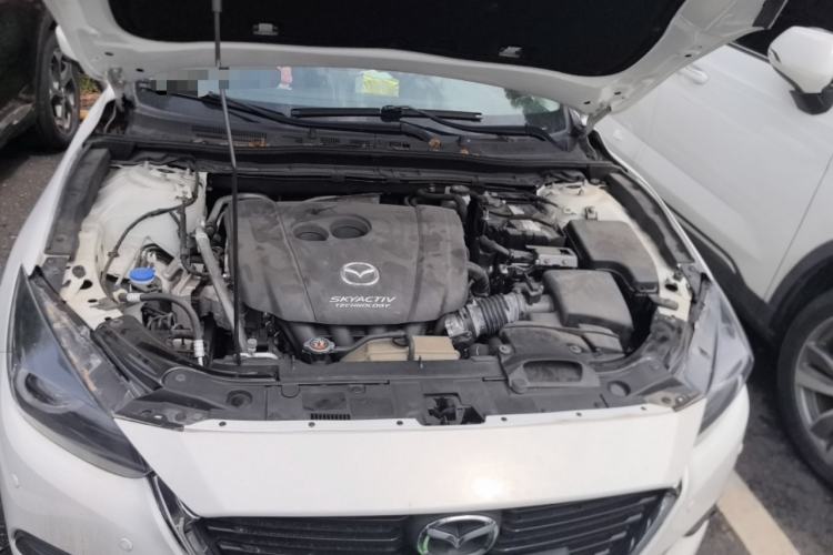 Used Mazda 3 Axela 2019 Cloud-Controlled Version Sedan 2.0L Automatic Luxury Trim China VI Standard Engine Bay