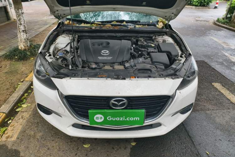 Used Mazda 3 Axela 2019 Cloud-Controlled Version Sedan 2.0L Automatic Luxury Trim China VI Standard Engine Bay