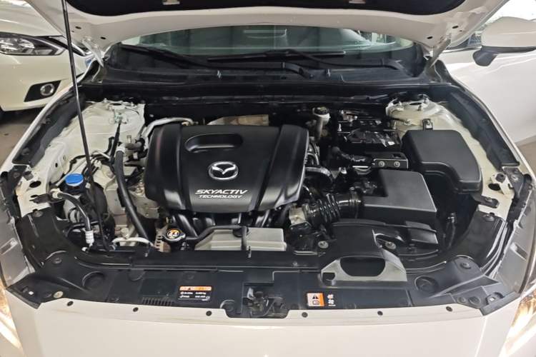 Used Mazda 3 Axela 2019 Cloud-Controlled Version Sedan 1.5L Automatic Comfort Trim China VI Standard Engine Bay