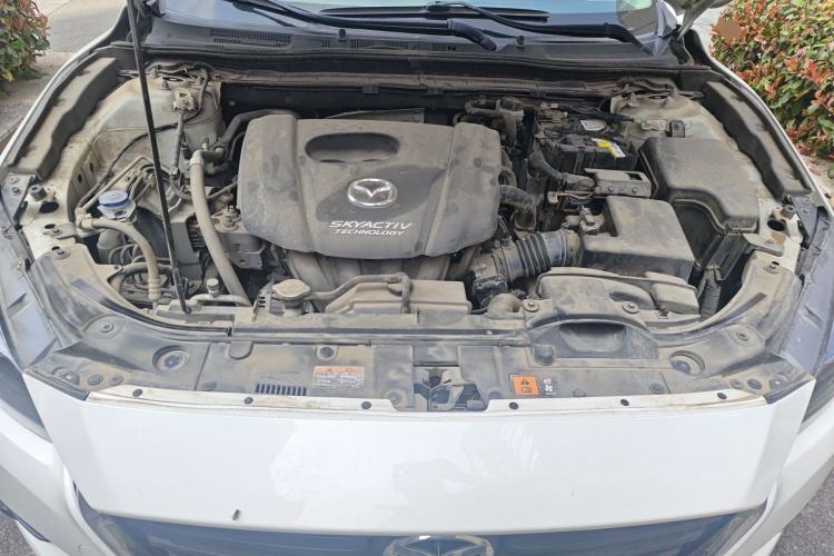 Used Mazda 3 Axela 2019 Cloud-Controlled Sedan 1.5L Automatic Luxury Model China VI Standard Engine Bay