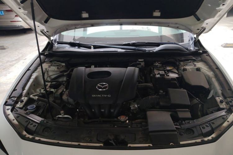 Used Mazda 3 Axela 2019 Cloud-Controlled Version Sedan 1.5L Automatic Luxury Trim China VI Standard Engine Bay