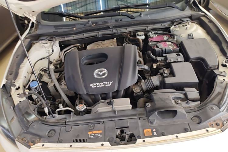 Used Mazda 3 Axela 2019 Cloud-Controlled Sedan 1.5L Automatic Luxury Model China VI Standard Engine Bay