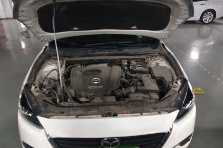 Used Mazda 3 Axela 2019 Cloud-Controlled Sedan 1.5L Automatic Luxury Model China VI Standard Engine Bay
