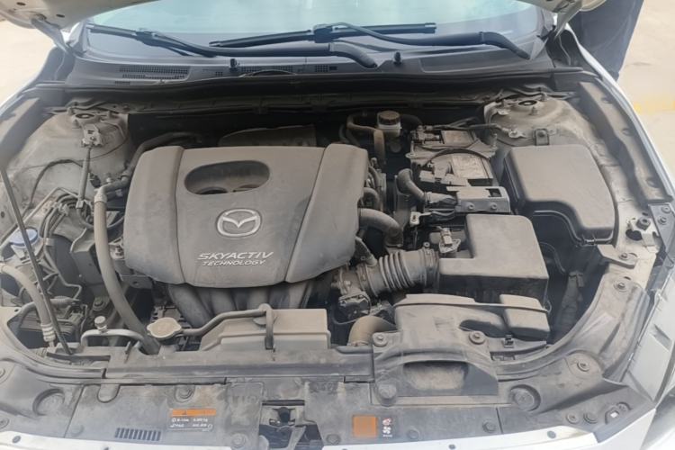 Used Mazda 3 Axela 2019 Cloud-Controlled Version Sedan 1.5L Automatic Comfort Trim China VI Standard Engine Bay