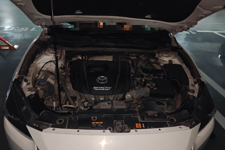 Used Mazda 3 Axela 2019 Cloud-Controlled Sedan 1.5L Automatic Luxury Model China VI Standard Engine Bay