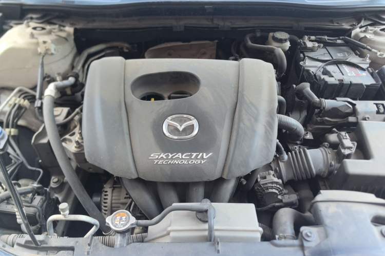 Used Mazda 3 Axela 2019 Cloud-Controlled Version Sedan 1.5L Automatic Comfort Trim China V Standard Engine Bay