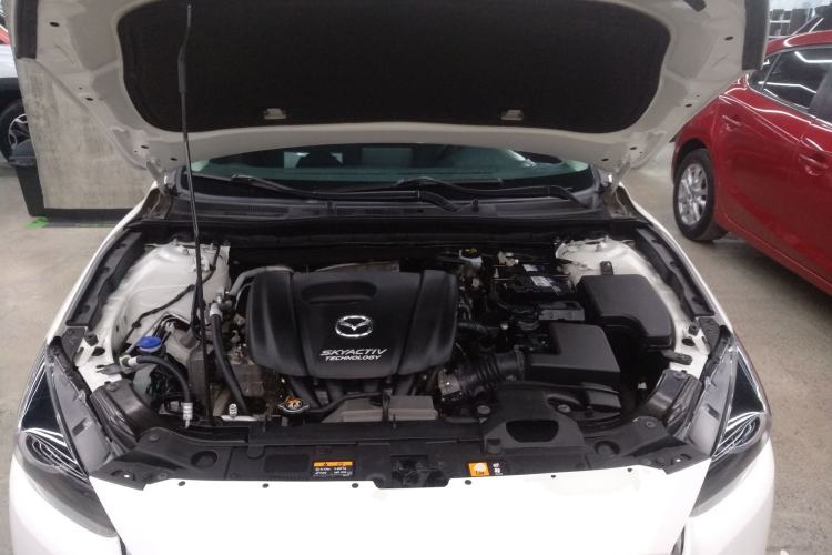 Used Mazda 3 Axela 2019 Cloud-Controlled Sedan 1.5L Automatic Luxury Model China VI Standard Engine Bay