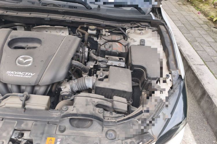 Used Mazda 3 Axela 2019 Cloud-Controlled Sedan 1.5L Automatic Luxury Model China VI Standard Engine Bay Left