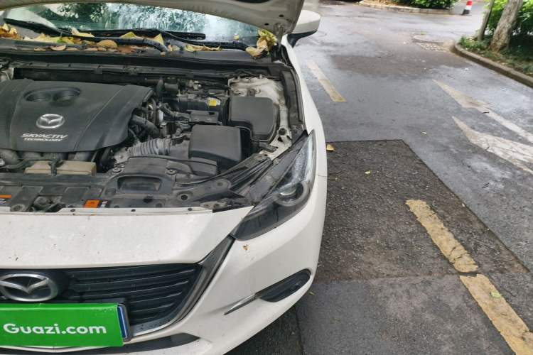 Used Mazda 3 Axela 2019 Cloud-Controlled Version Sedan 2.0L Automatic Luxury Trim China VI Standard Engine Bay Left