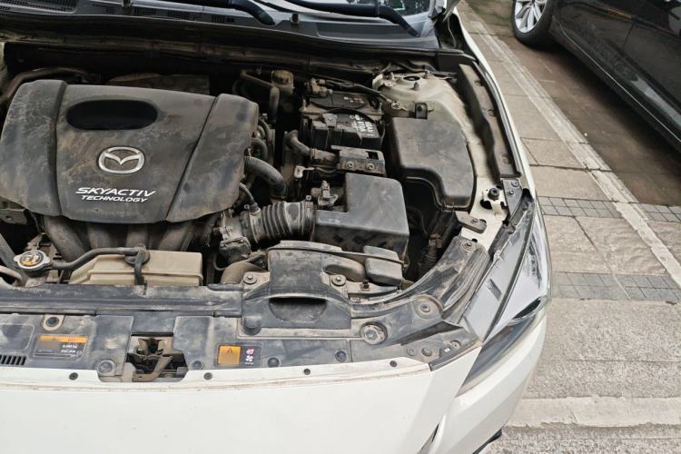 Used Mazda 3 Axela 2019 Cloud-Controlled Sedan 1.5L Automatic Luxury Model China VI Standard Engine Bay Left