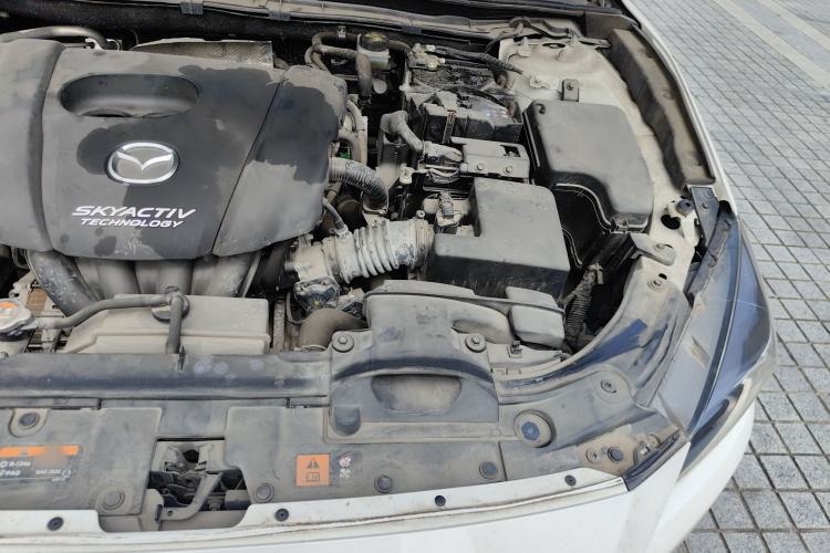 Used Mazda 3 Axela 2019 Cloud-Controlled Version Sedan 1.5L Automatic Comfort Trim China VI Standard Engine Bay Left