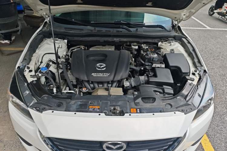 Used Mazda 3 Axela 2019 Cloud-Controlled Version Sedan 1.5L Automatic Comfort Trim China VI Standard Engine Bay
