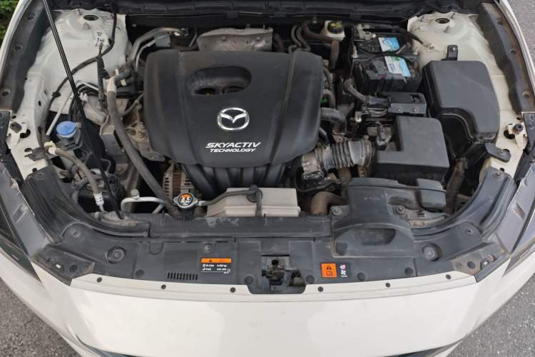 Used Mazda 3 Axela 2019 Cloud-Controlled Sedan 1.5L Automatic Luxury Model China VI Standard Engine Bay