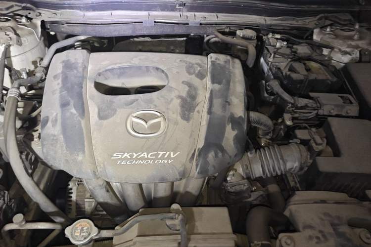 Used Mazda 3 Axela 2019 Cloud-Controlled Version Sedan 1.5L Automatic Comfort Trim China VI Standard Engine Bay