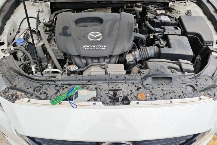 Used Mazda 3 Axela 2019 Cloud-Controlled Version Sedan 1.5L Automatic Comfort Trim China VI Standard Engine Bay