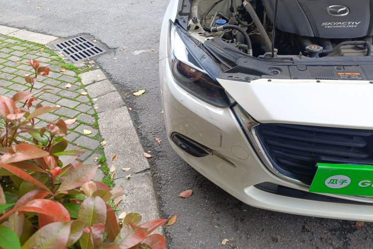 Used Mazda 3 Axela 2019 Cloud-Controlled Sedan 1.5L Automatic Luxury Model China VI Standard Engine Bay Right