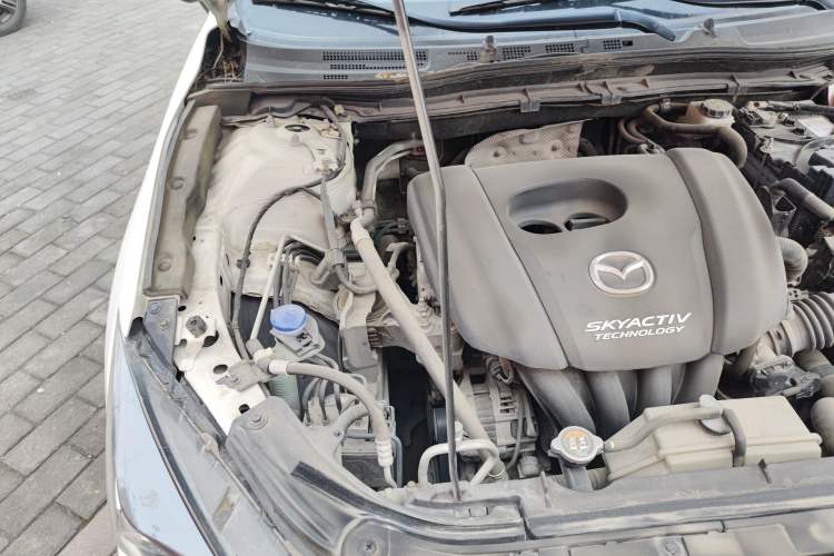 Used Mazda 3 Axela 2019 Cloud-Controlled Sedan 1.5L Automatic Luxury Model China VI Standard Engine Bay Right