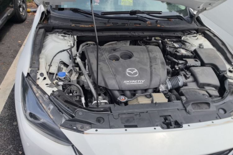Used Mazda 3 Axela 2019 Cloud-Controlled Version Sedan 2.0L Automatic Luxury Trim China VI Standard Engine Bay Right