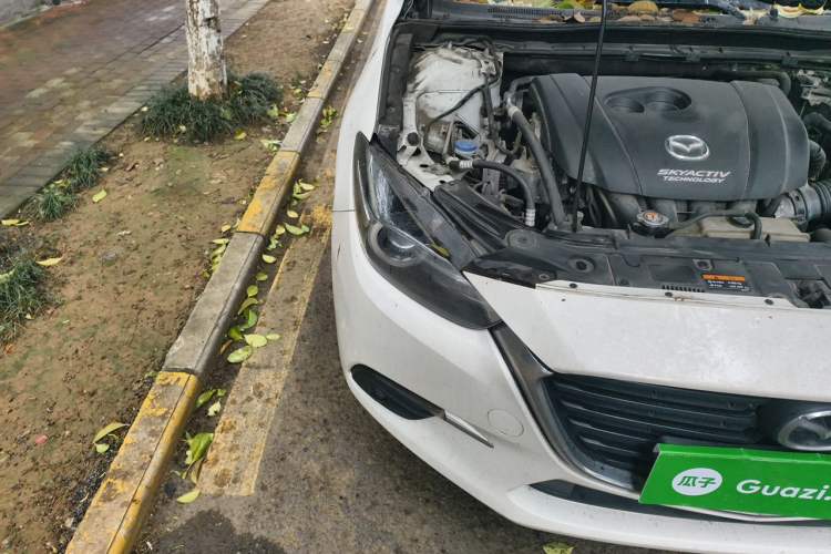 Used Mazda 3 Axela 2019 Cloud-Controlled Version Sedan 2.0L Automatic Luxury Trim China VI Standard Engine Bay Right