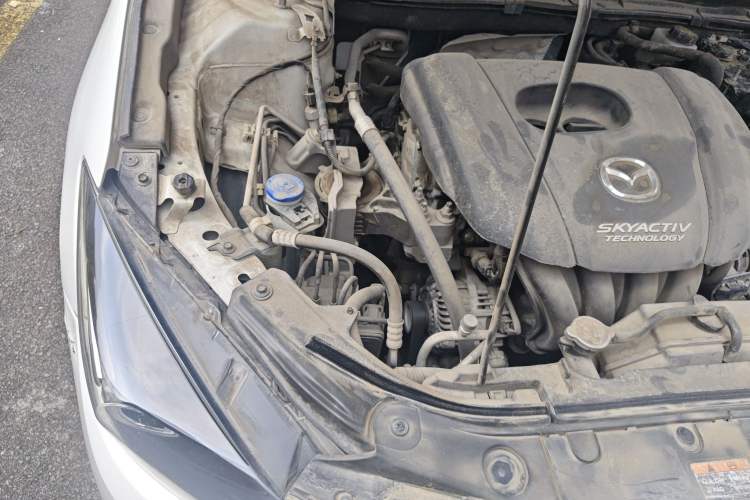 Used Mazda 3 Axela 2019 Cloud-Controlled Sedan 1.5L Automatic Luxury Model China VI Standard Engine Bay Right