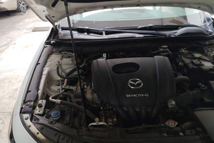 Used Mazda 3 Axela 2019 Cloud-Controlled Version Sedan 1.5L Automatic Luxury Trim China VI Standard Engine Bay Right