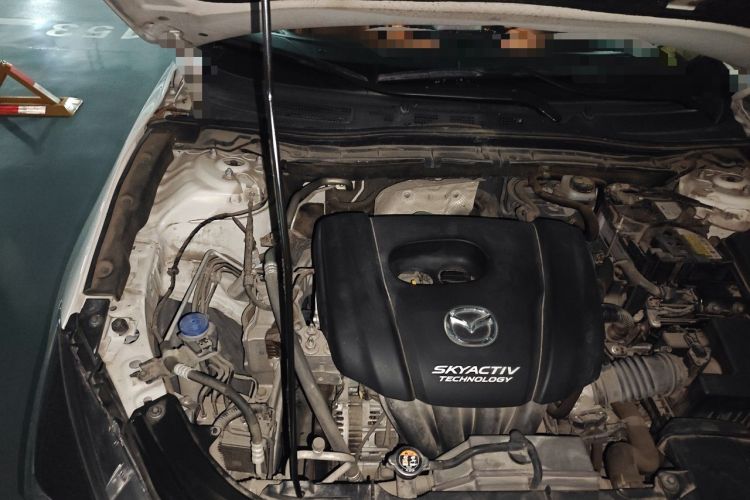 Used Mazda 3 Axela 2019 Cloud-Controlled Sedan 1.5L Automatic Luxury Model China VI Standard Engine Bay Right