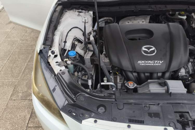 Used Mazda 3 Axela 2019 Cloud-Controlled Version Sedan 1.5L Automatic Comfort Trim China VI Standard Engine Bay Right