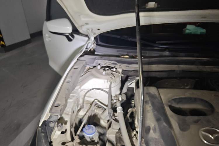 Used Mazda 3 Axela 2019 Cloud-Controlled Version Sedan 1.5L Automatic Comfort Trim China VI Standard Engine Bay Right