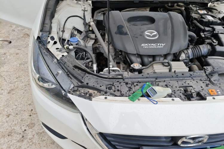 Used Mazda 3 Axela 2019 Cloud-Controlled Version Sedan 1.5L Automatic Comfort Trim China VI Standard Engine Bay Right