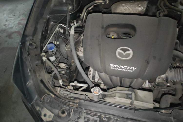 Used Mazda 3 Axela 2019 Cloud-Controlled Sedan 1.5L Automatic Luxury Model China VI Standard Engine Bay Right