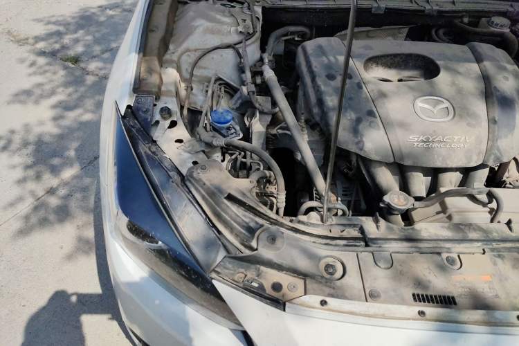 Used Mazda 3 Axela 2019 Cloud-Controlled Sedan 1.5L Automatic Luxury Model China VI Standard Engine Bay Right
