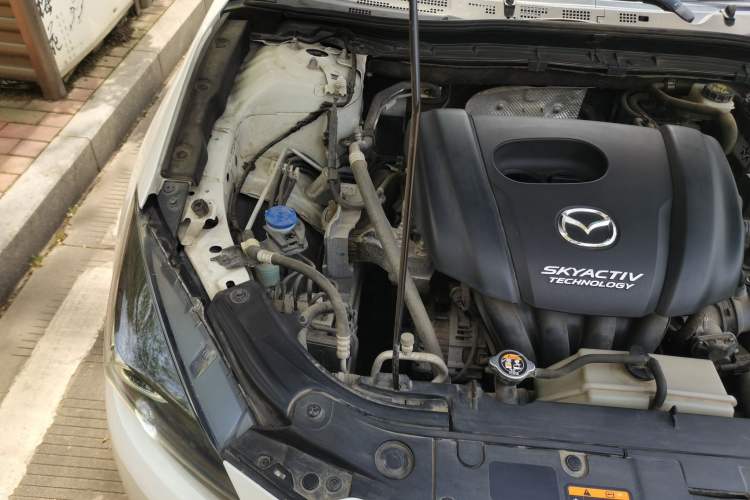 Used Mazda 3 Axela 2019 Cloud-Controlled Sedan 1.5L Automatic Luxury Model China VI Standard Engine Bay Right
