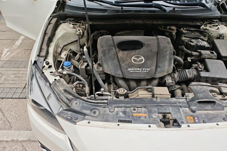 Used Mazda 3 Axela 2019 Cloud-Controlled Sedan 1.5L Automatic Luxury Model China VI Standard Engine Bay Right