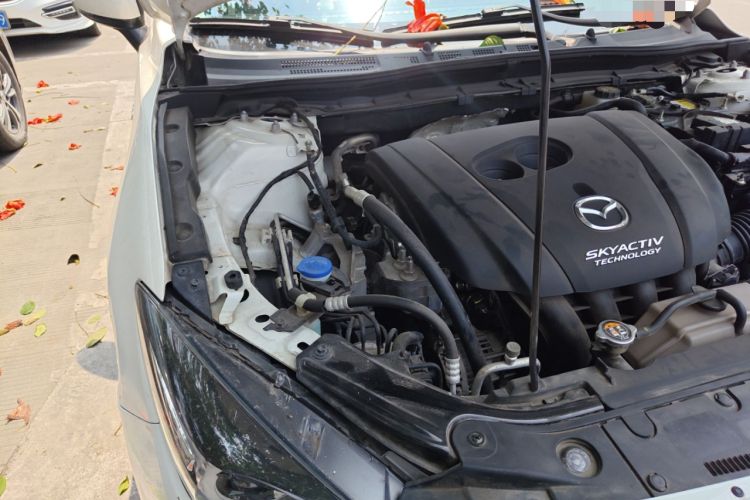 Used Mazda 3 Axela 2019 Cloud-Controlled Version Hatchback 2.0L Automatic Luxury Model China VI Standard Engine Bay Right