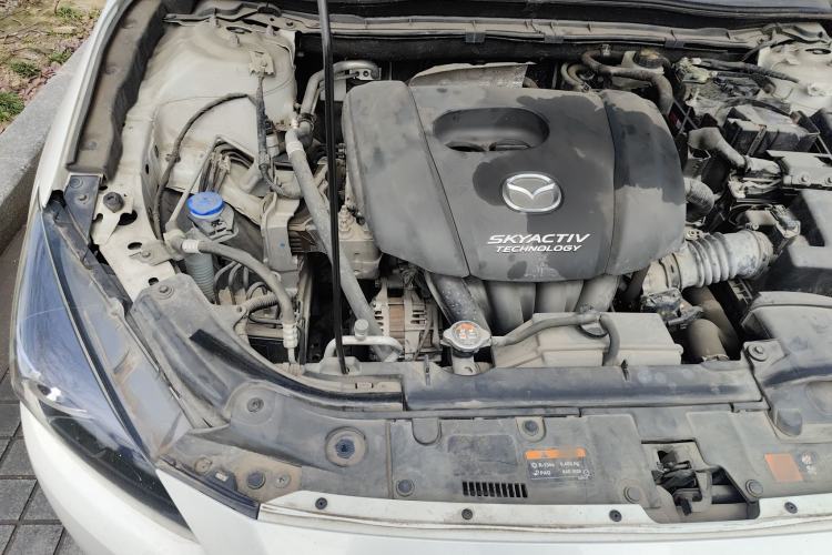 Used Mazda 3 Axela 2019 Cloud-Controlled Version Sedan 1.5L Automatic Comfort Trim China VI Standard Engine Bay Right