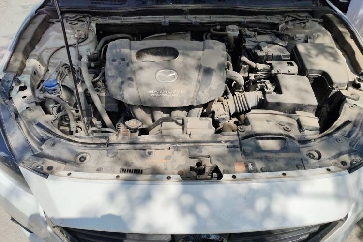 Used Mazda 3 Axela 2019 Cloud-Controlled Sedan 1.5L Automatic Luxury Model China VI Standard Engine Bay