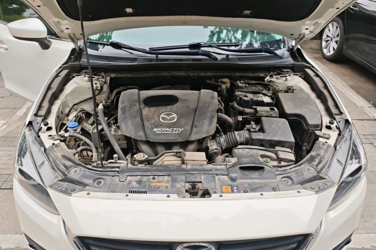 Used Mazda 3 Axela 2019 Cloud-Controlled Sedan 1.5L Automatic Luxury Model China VI Standard Engine Bay