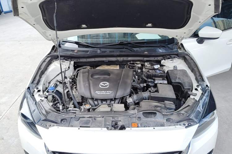 Used Mazda 3 Axela 2019 Cloud-Controlled Sedan 1.5L Automatic Luxury Model China VI Standard Engine Bay