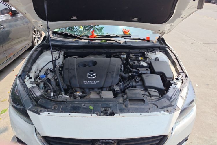 Used Mazda 3 Axela 2019 Cloud-Controlled Version Hatchback 2.0L Automatic Luxury Model China VI Standard Engine Bay