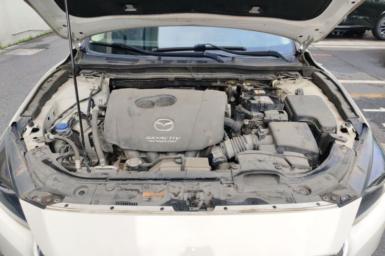 Used Mazda 3 Axela 2019 Cloud-Controlled Version Sedan 2.0L Automatic Luxury Trim China VI Standard Engine Bay