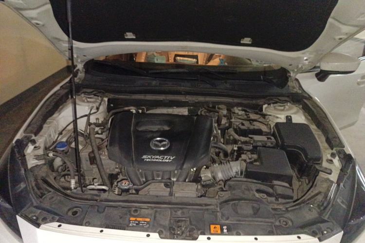 Used Mazda 3 Axela 2019 Cloud-Controlled Sedan 1.5L Automatic Luxury Model China VI Standard Engine Bay
