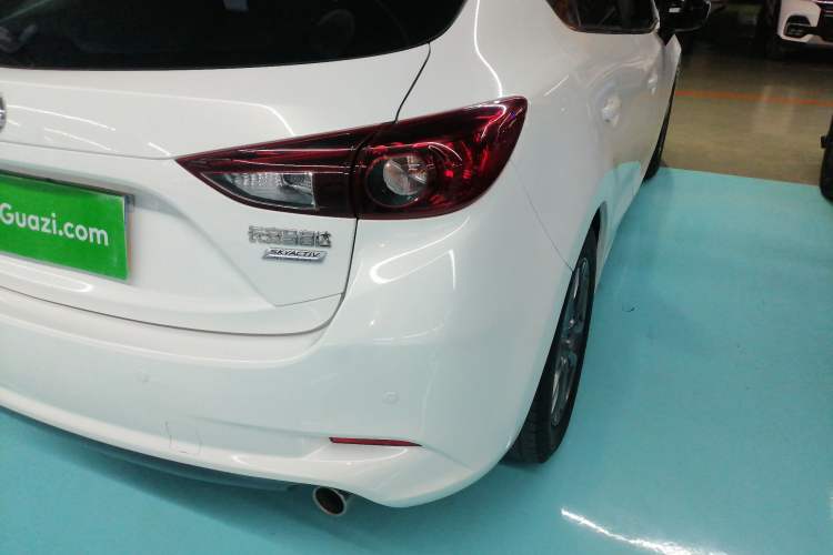 Used Mazda 3 Axela 2019 Cloud-Control Edition Hatchback 1.5L Automatic Comfort Model China VI Standard Exterior 2