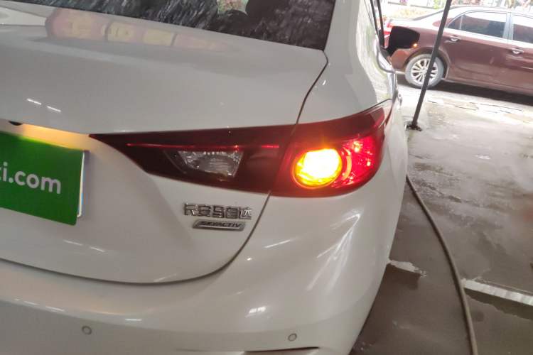 Used Mazda 3 Axela 2019 Cloud-Controlled Version Sedan 1.5L Automatic Comfort Trim China V Standard Exterior 3
