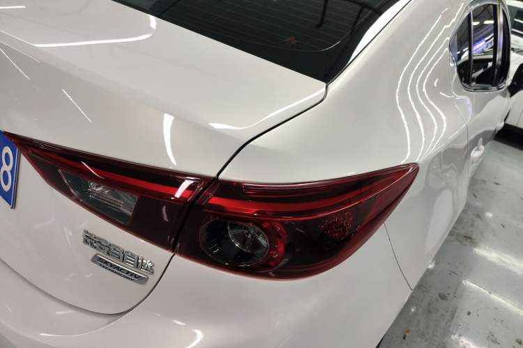 Used Mazda 3 Axela 2019 Cloud-Controlled Sedan 1.5L Automatic Luxury Model China VI Standard Exterior 3