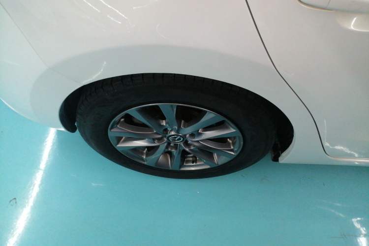 Used Mazda 3 Axela 2019 Cloud-Control Edition Hatchback 1.5L Automatic Comfort Model China VI Standard Exterior 4