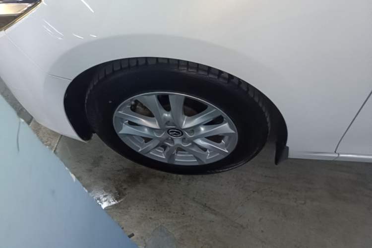 Used Mazda 3 Axela 2019 Cloud-Controlled Version Sedan 1.5L Automatic Comfort Trim China V Standard Exterior 4